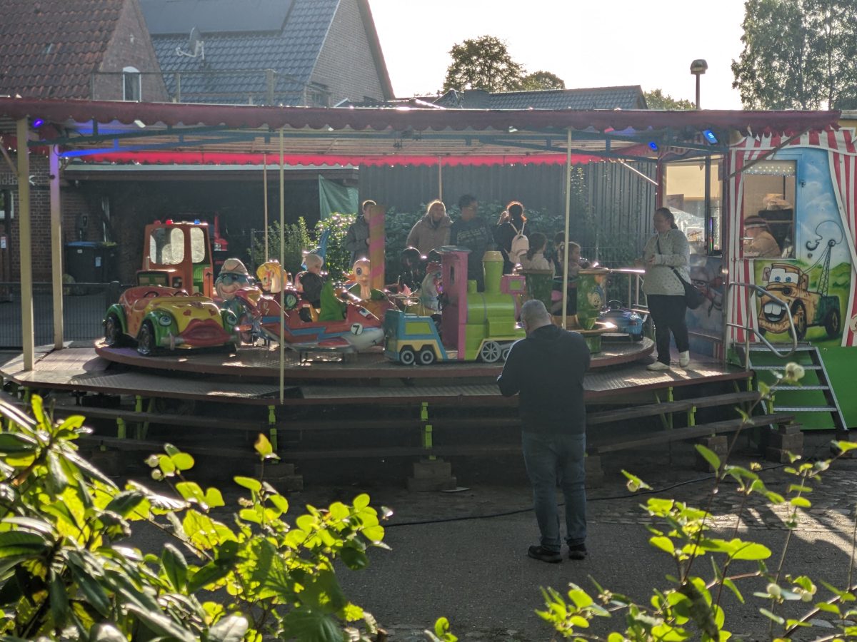 Dieses Jahr gab es ein zweites Karussell für die Kinder - der Selsinger Markt wächst jedes Jahr ein bisschen. Warten wir mal 2027 ab. Den Termin findet ihr wieder hier bei Handyfuzzi im Veranstaltungskalender