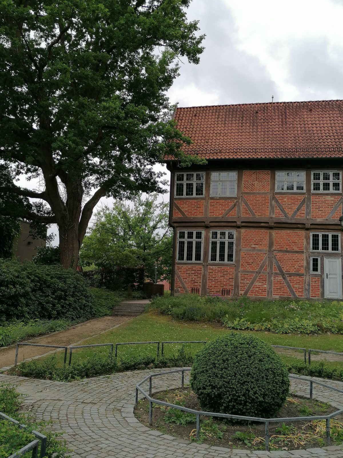 Königin Christinen Haus - Christine hat hier mal Halt gemacht.  Nun gibt es hier 4 Ausstellungen im Jahr und ein Trauzimmer für Hochzeiten sowie die kleine Kempowski Ausstellung hat es hier auch. Heiraten Zeven:  schöne  Location für die standesamtliche Trauung. 
