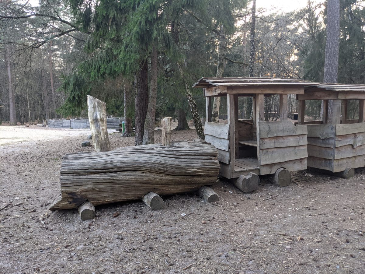 Spielplatz im Wald bei Zeven