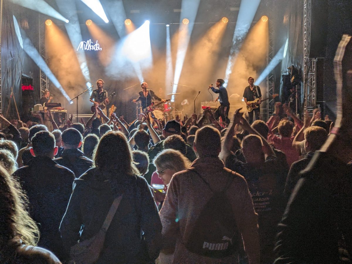 Milliarden - Band aus Berlin - sollte ich hier bei Handyfuzzi in den Veranstaltungskalender unbedingt mal vorstellen 