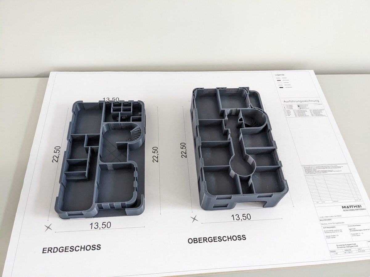 Runde Ecken - ansonsten eben ein ganz normales Haus - nur eben nicht gemauert sondern mit Beton Schicht für Schicht gegossen - bzw. im 3D Druck gebaut.